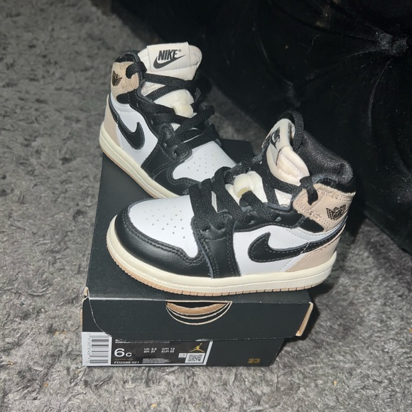 Jordan 1 Latte Size 6C - Picture 3 of 3